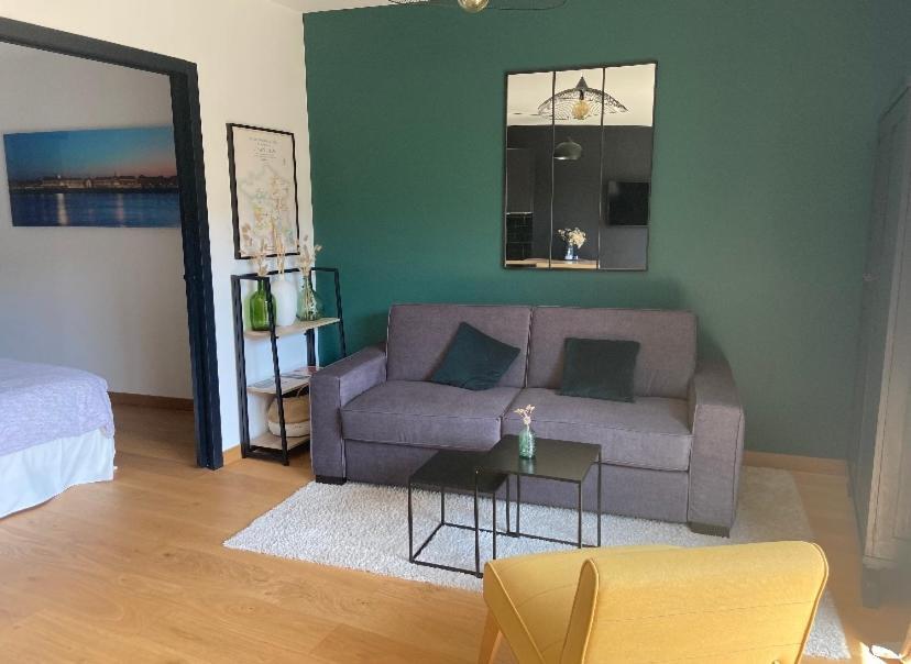 Le Clos Du Mesnil, Logement Totalement Independant Le Tourne Exterior foto